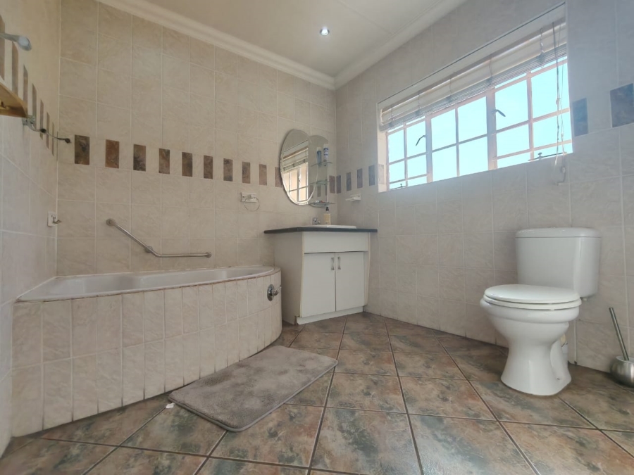 4 Bedroom Property for Sale in Three Rivers East Gauteng