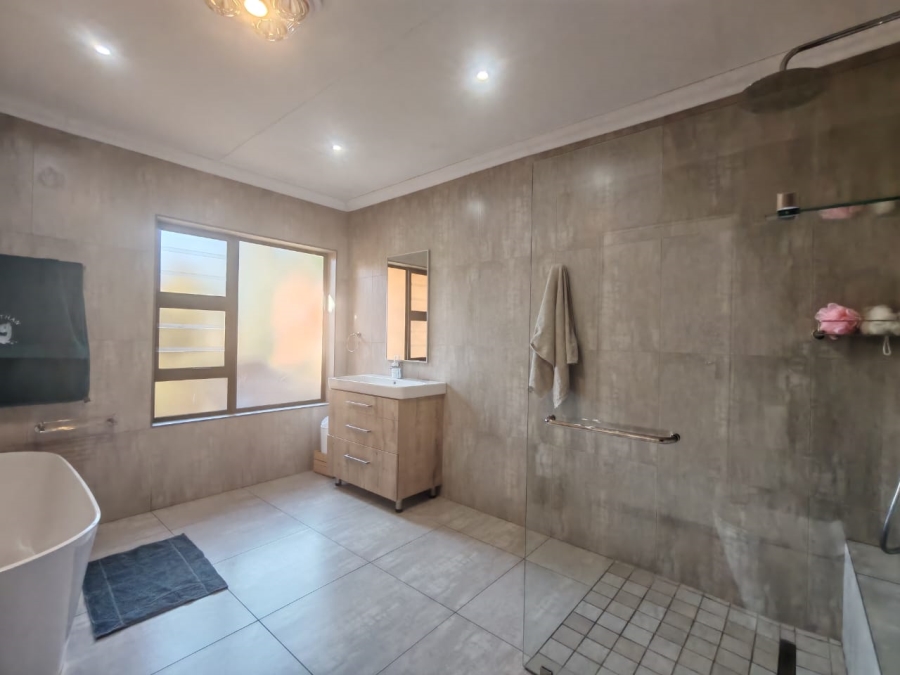 4 Bedroom Property for Sale in Three Rivers East Gauteng