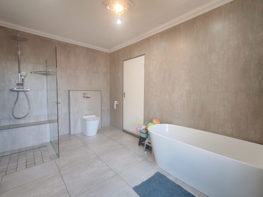 4 Bedroom Property for Sale in Three Rivers East Gauteng