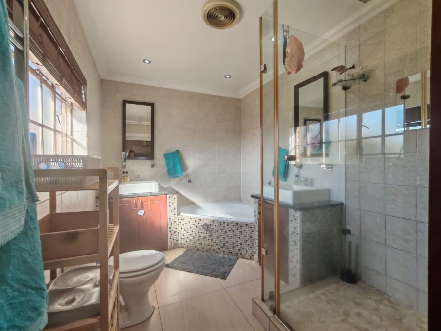 4 Bedroom Property for Sale in Three Rivers East Gauteng