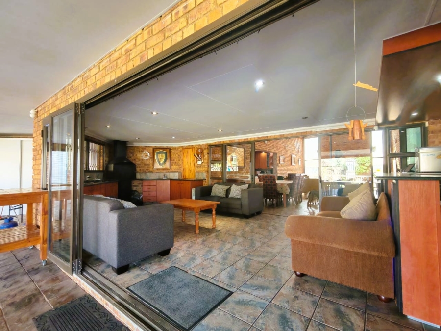 4 Bedroom Property for Sale in Three Rivers East Gauteng
