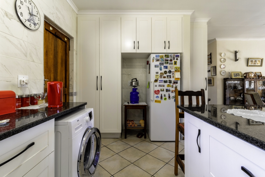 2 Bedroom Property for Sale in Helderkruin Gauteng