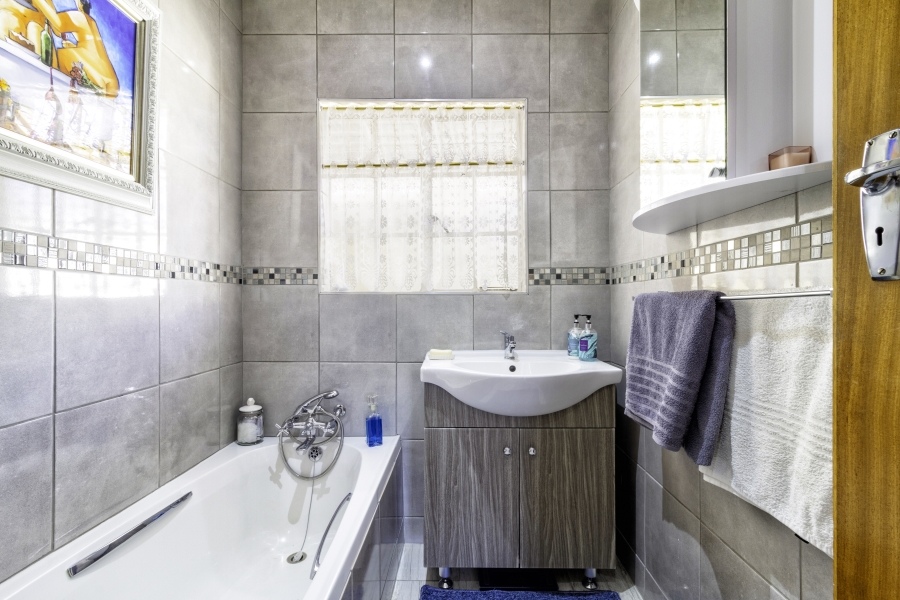2 Bedroom Property for Sale in Helderkruin Gauteng