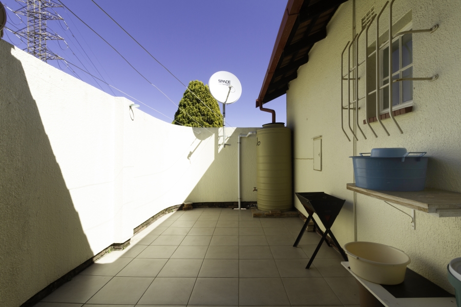 2 Bedroom Property for Sale in Helderkruin Gauteng