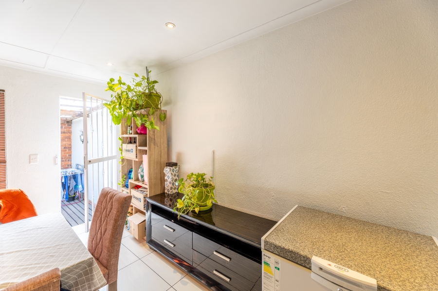 2 Bedroom Property for Sale in Magaliessig Gauteng