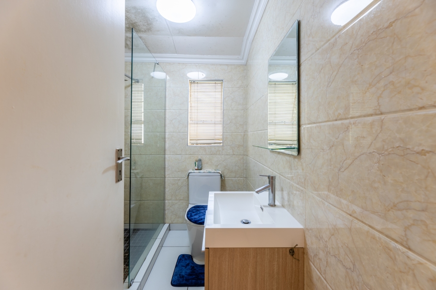 2 Bedroom Property for Sale in Magaliessig Gauteng