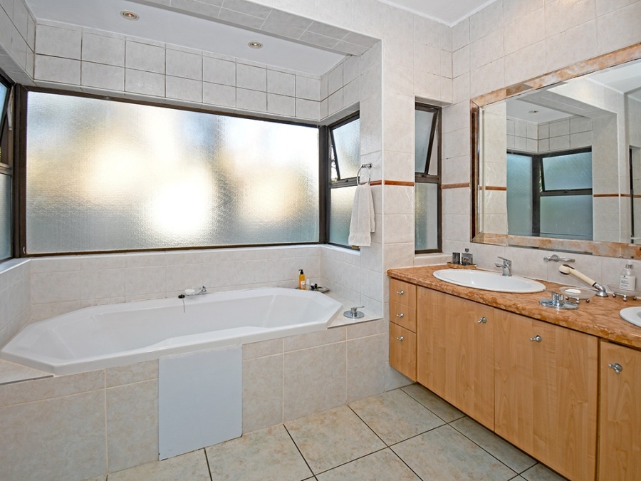 5 Bedroom Property for Sale in River Club Gauteng