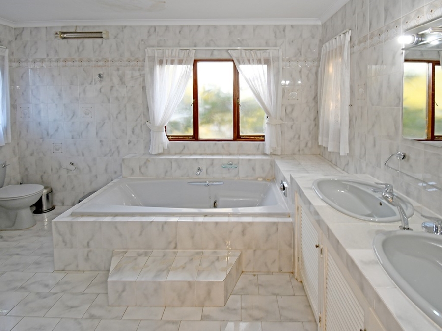 5 Bedroom Property for Sale in River Club Gauteng