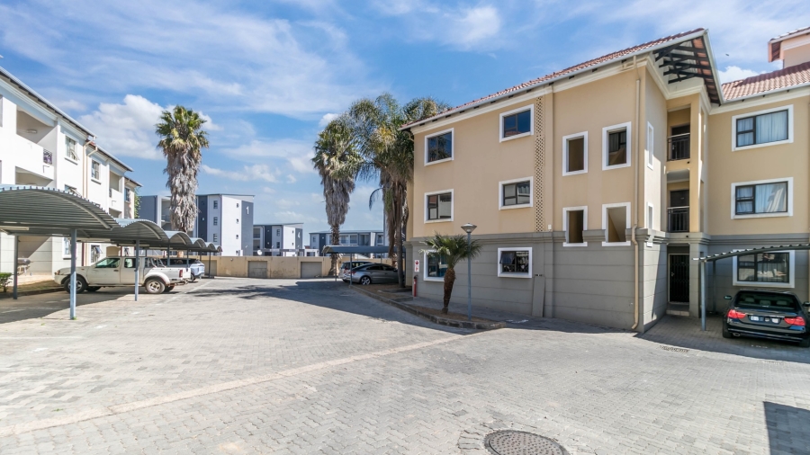 3 Bedroom Property for Sale in Grand Central Gauteng