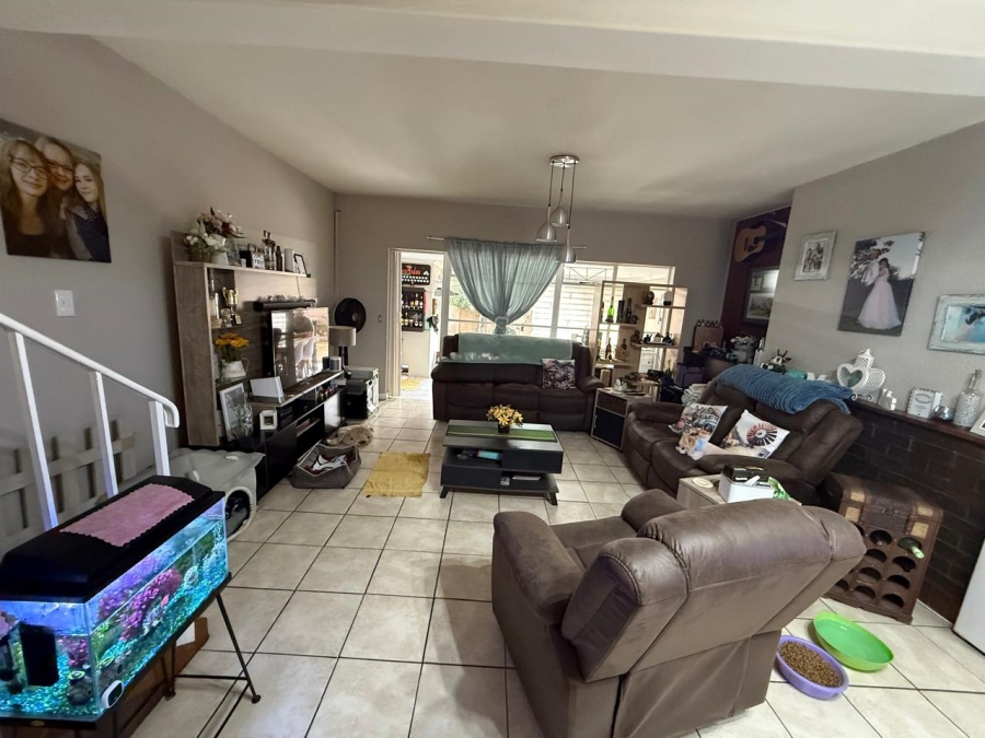 2 Bedroom Property for Sale in Three Rivers Gauteng