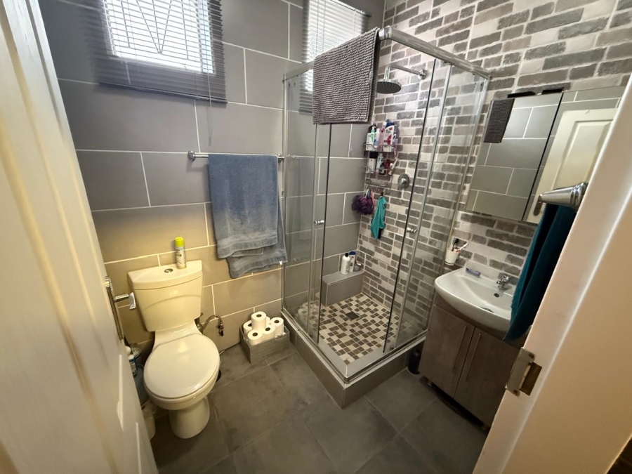 2 Bedroom Property for Sale in Three Rivers Gauteng