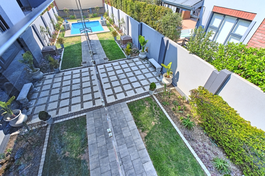 To Let 4 Bedroom Property for Rent in Waterfall Country Village Gauteng