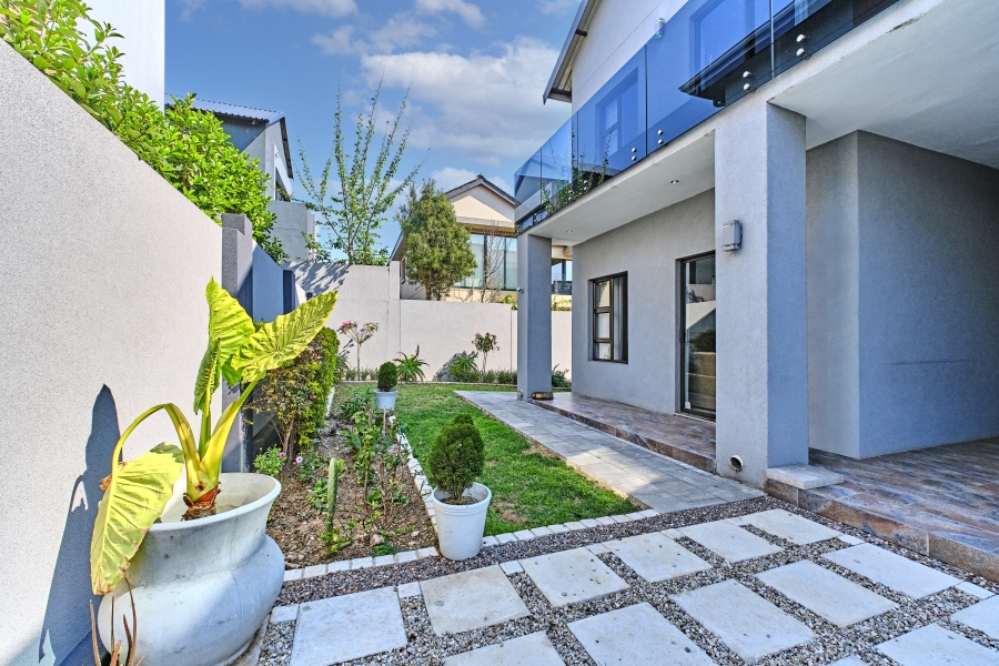 To Let 4 Bedroom Property for Rent in Waterfall Country Village Gauteng