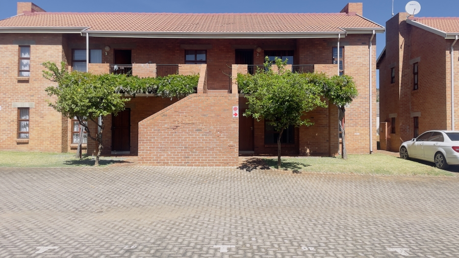To Let 3 Bedroom Property for Rent in Amorosa Gauteng