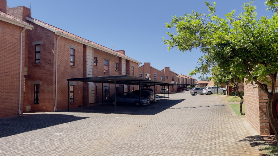 To Let 3 Bedroom Property for Rent in Amorosa Gauteng