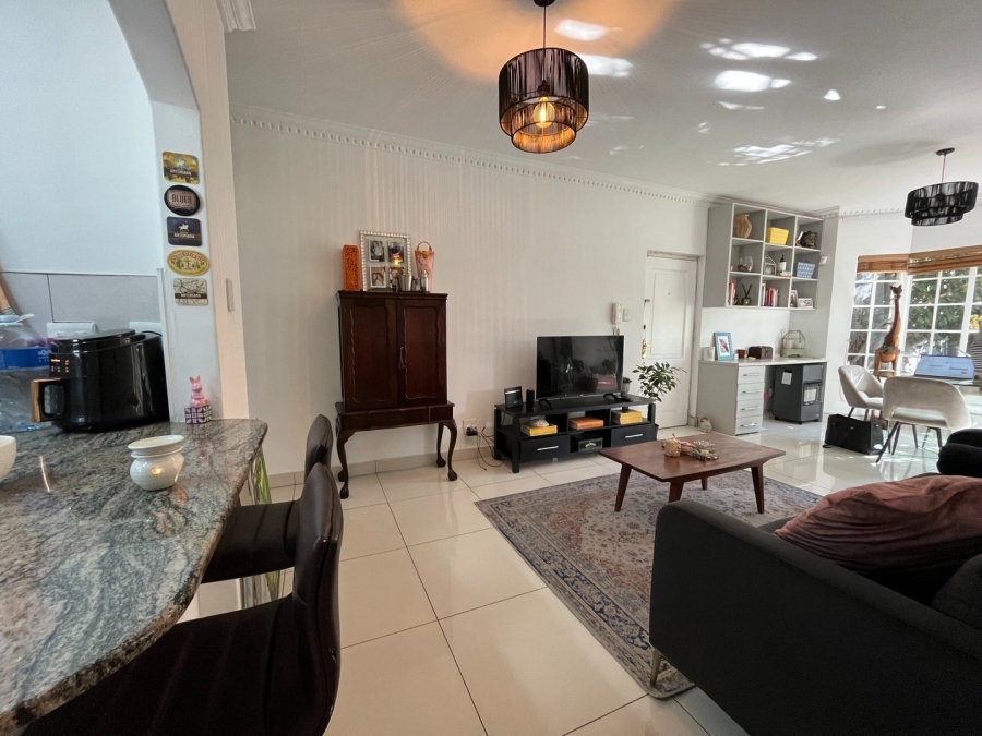 To Let 1 Bedroom Property for Rent in Illovo Gauteng