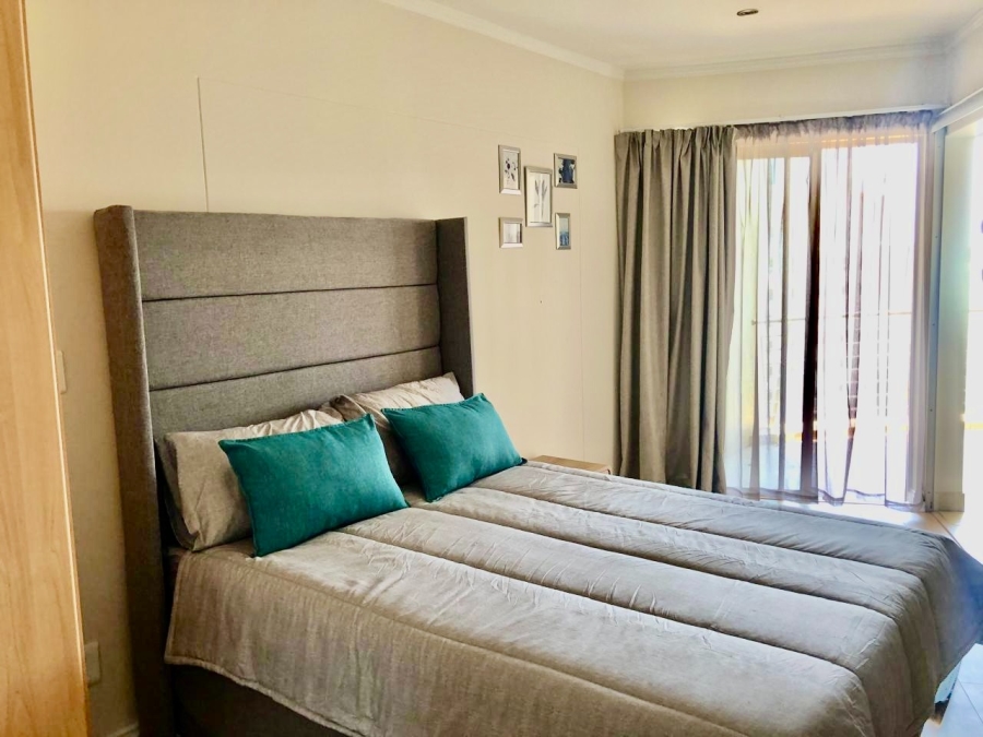 To Let 1 Bedroom Property for Rent in Sandhurst Gauteng