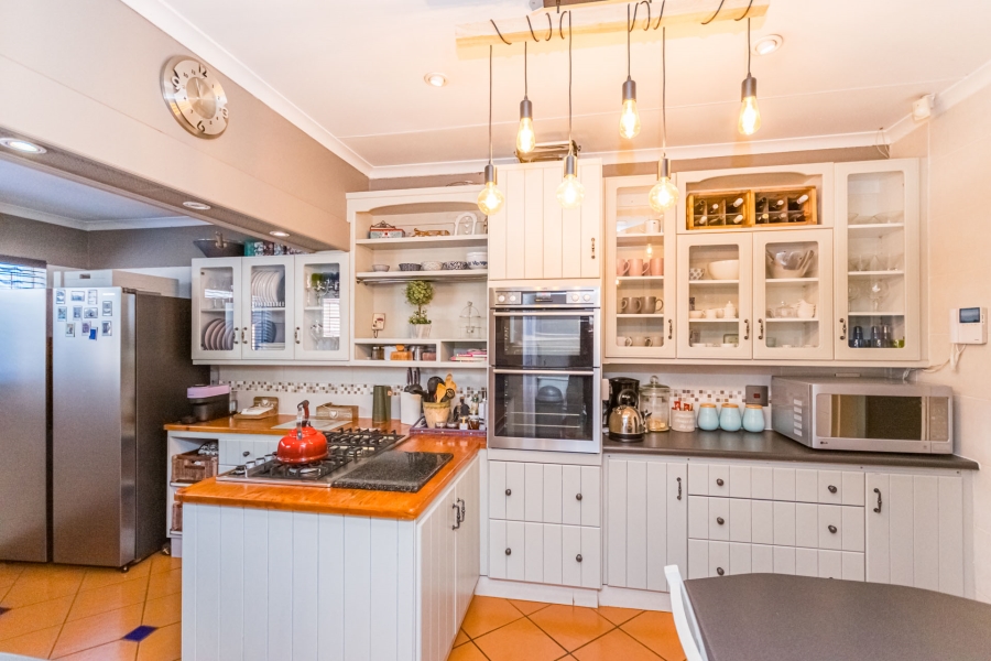 5 Bedroom Property for Sale in Doringkloof Gauteng