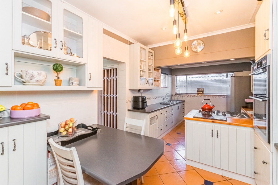 5 Bedroom Property for Sale in Doringkloof Gauteng