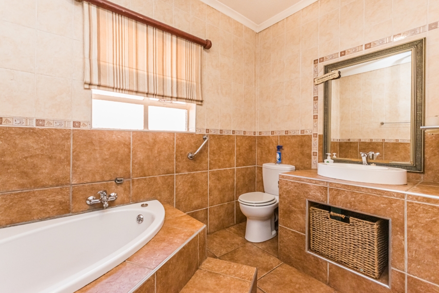 5 Bedroom Property for Sale in Doringkloof Gauteng