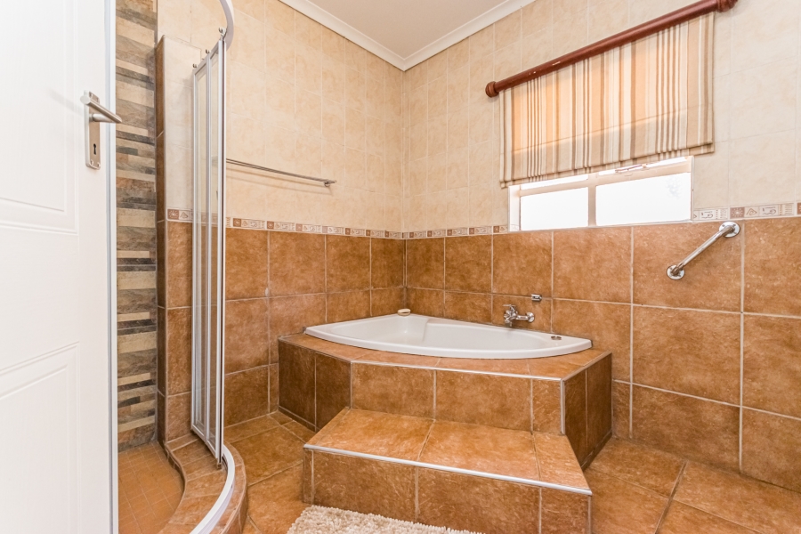 5 Bedroom Property for Sale in Doringkloof Gauteng