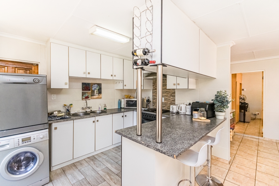 5 Bedroom Property for Sale in Doringkloof Gauteng