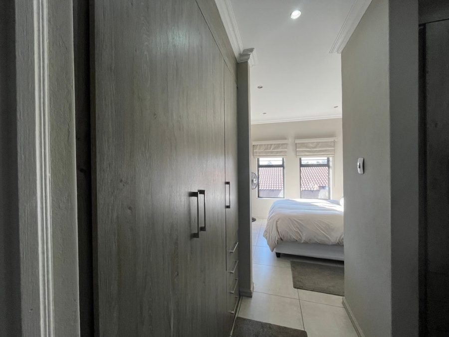 To Let 2 Bedroom Property for Rent in Craighall Gauteng
