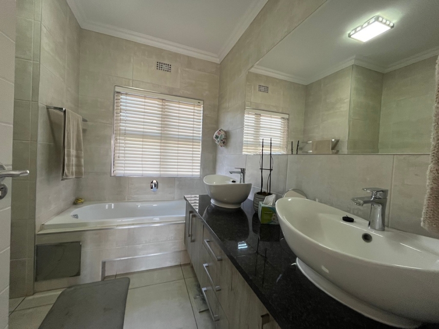 To Let 2 Bedroom Property for Rent in Craighall Gauteng
