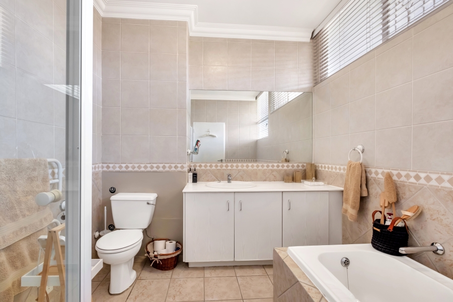 2 Bedroom Property for Sale in Atholl Gauteng