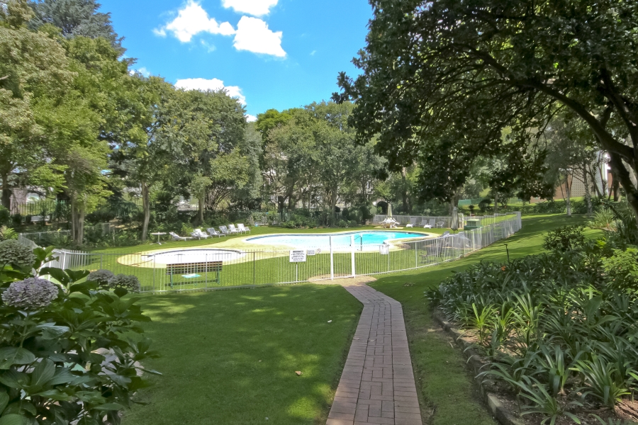 2 Bedroom Property for Sale in Atholl Gauteng