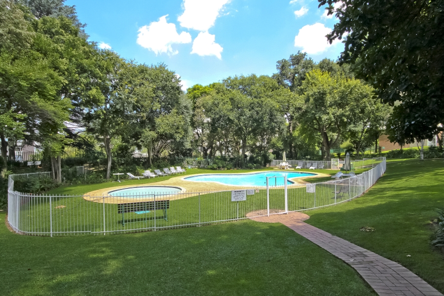 2 Bedroom Property for Sale in Atholl Gauteng