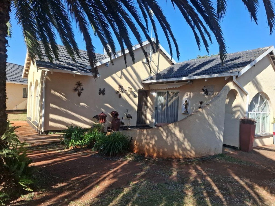 3 Bedroom Property for Sale in Helikonpark Gauteng