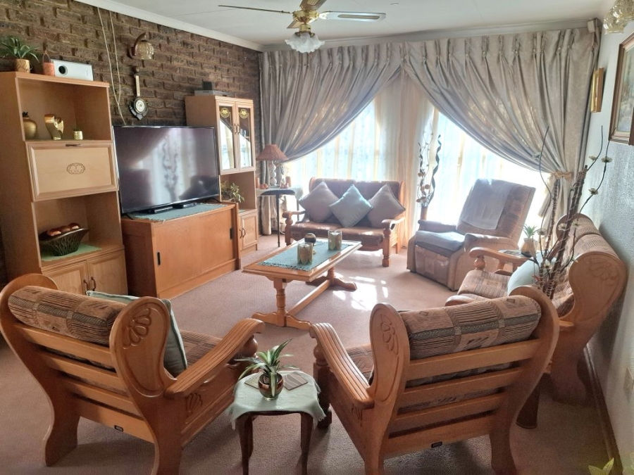3 Bedroom Property for Sale in Helikonpark Gauteng