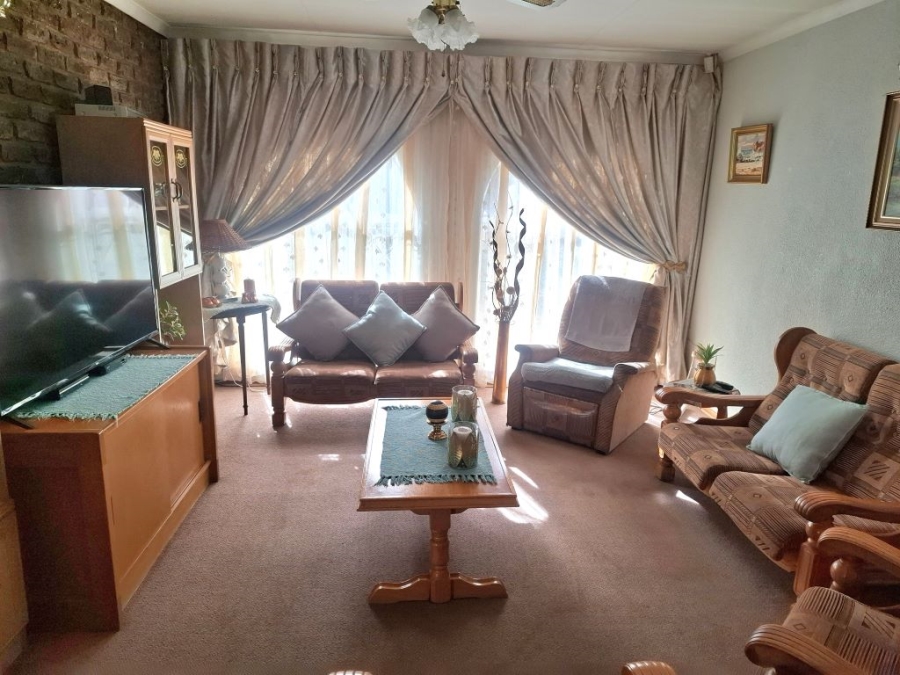 3 Bedroom Property for Sale in Helikonpark Gauteng