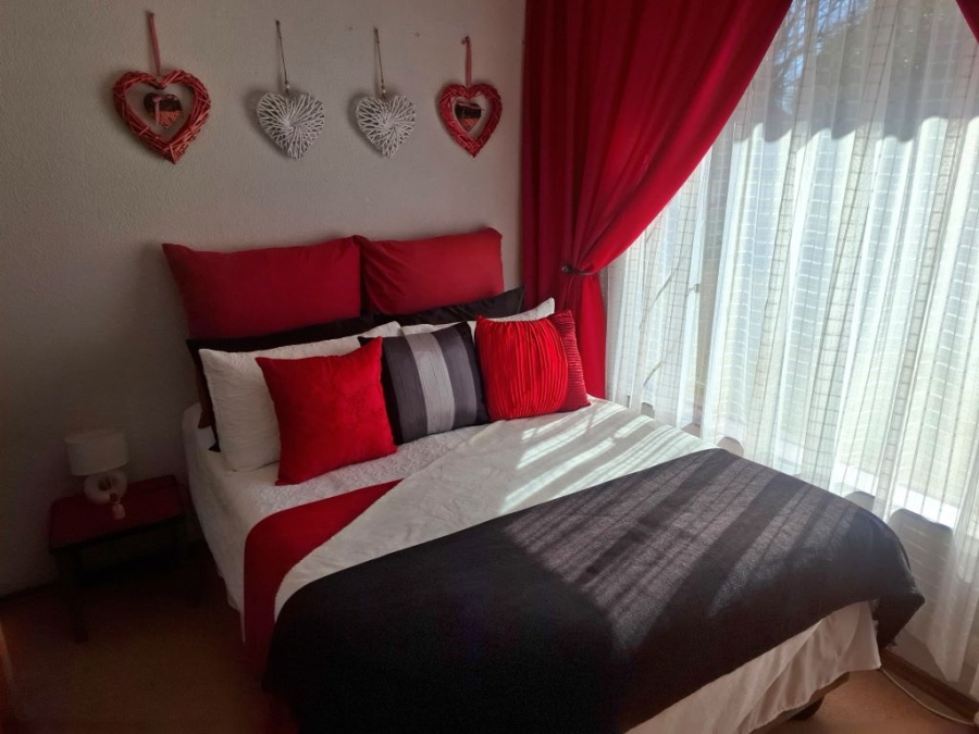3 Bedroom Property for Sale in Helikonpark Gauteng