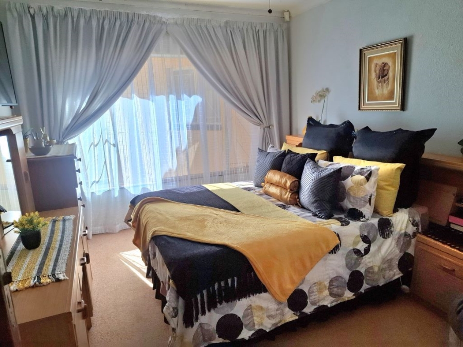 3 Bedroom Property for Sale in Helikonpark Gauteng