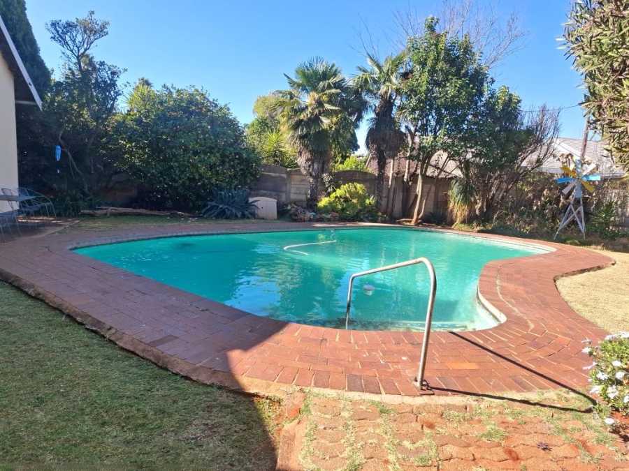 3 Bedroom Property for Sale in Helikonpark Gauteng