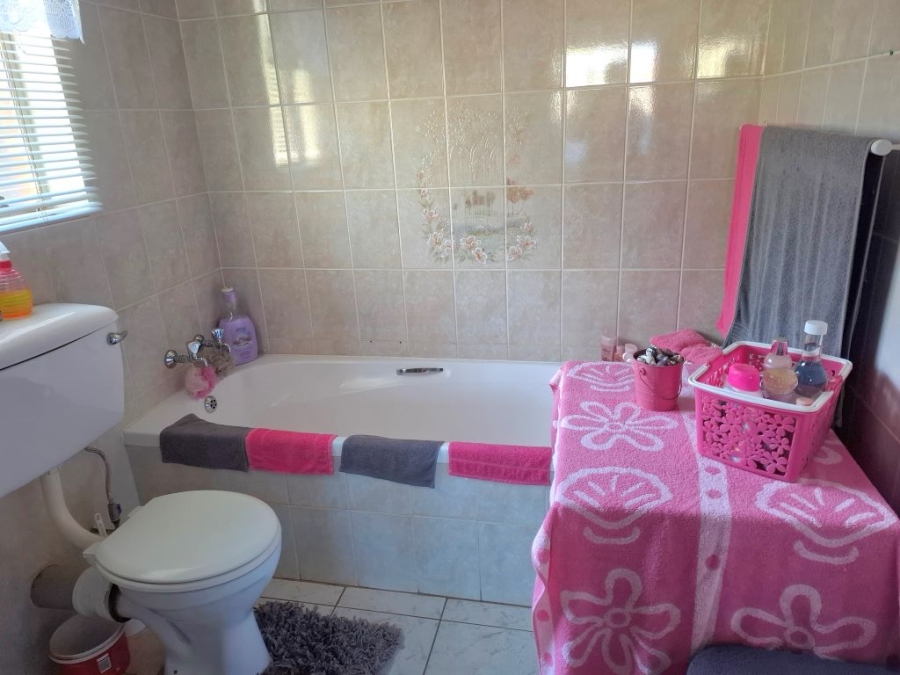 3 Bedroom Property for Sale in Helikonpark Gauteng