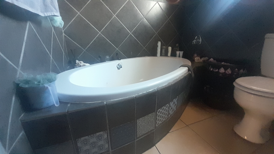 4 Bedroom Property for Sale in Noycedale Gauteng