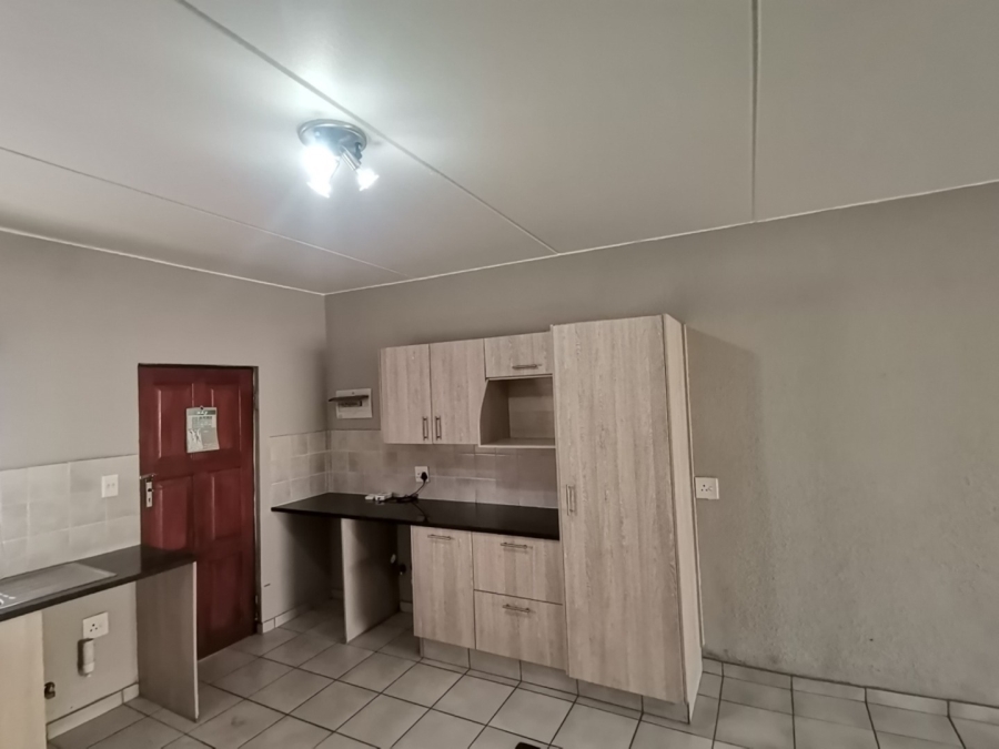 To Let 3 Bedroom Property for Rent in New Market Park Gauteng