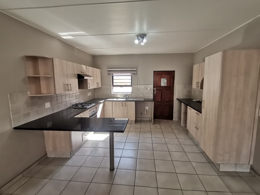To Let 3 Bedroom Property for Rent in New Market Park Gauteng