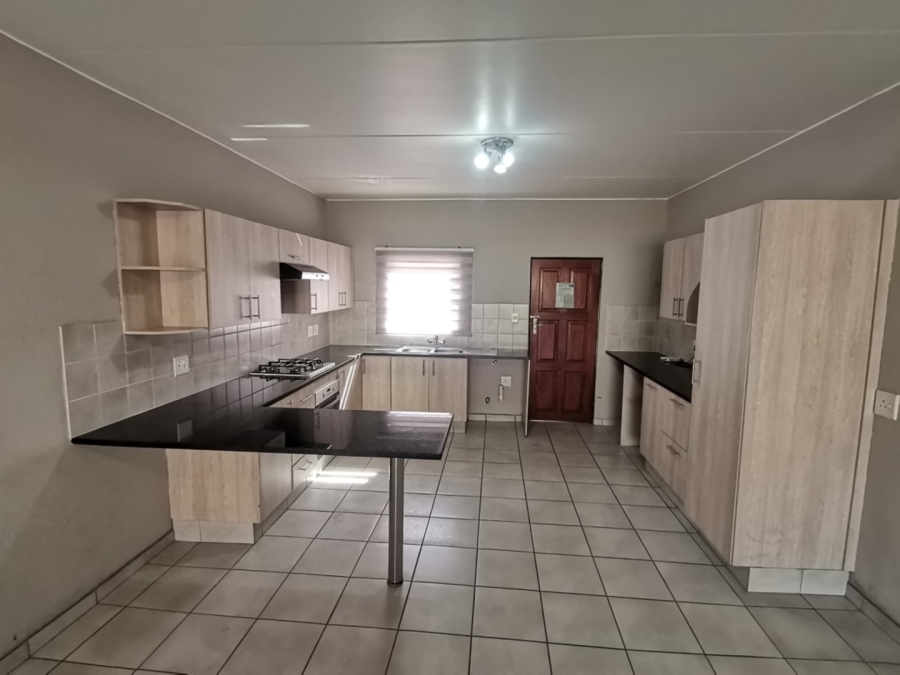 To Let 3 Bedroom Property for Rent in New Market Park Gauteng