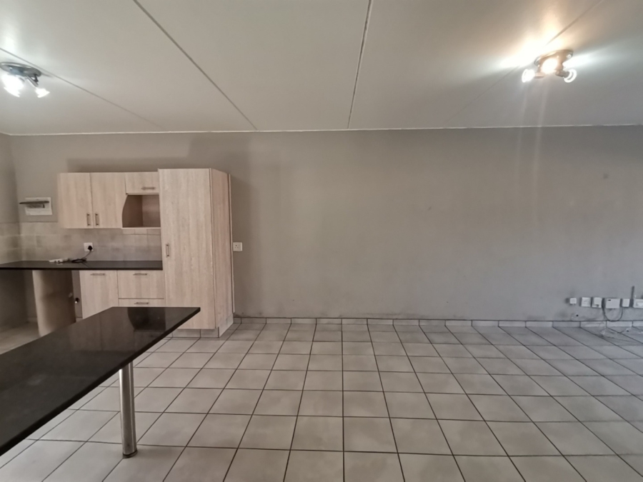 To Let 3 Bedroom Property for Rent in New Market Park Gauteng