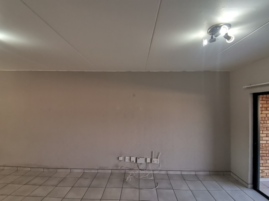 To Let 3 Bedroom Property for Rent in New Market Park Gauteng