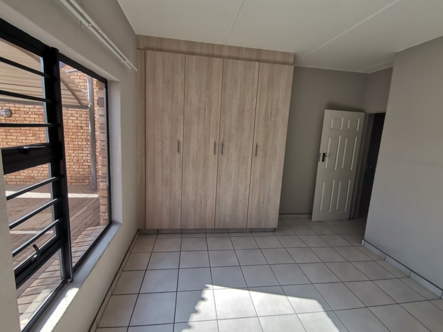 To Let 3 Bedroom Property for Rent in New Market Park Gauteng
