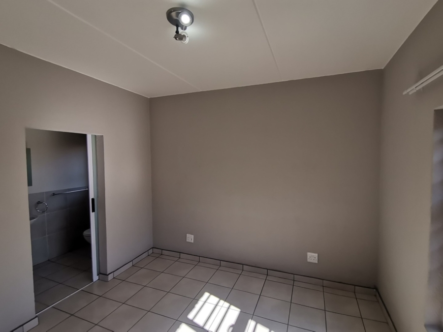 To Let 3 Bedroom Property for Rent in New Market Park Gauteng