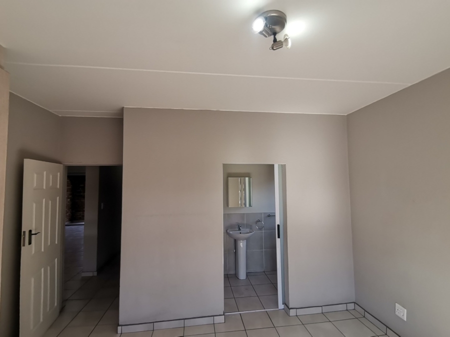 To Let 3 Bedroom Property for Rent in New Market Park Gauteng