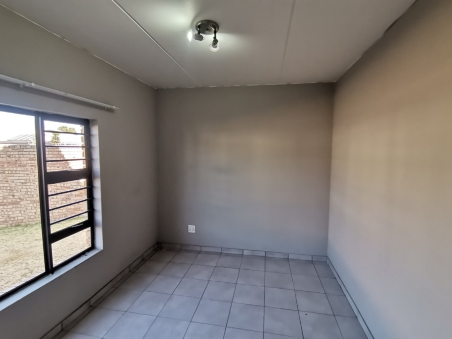 To Let 3 Bedroom Property for Rent in New Market Park Gauteng