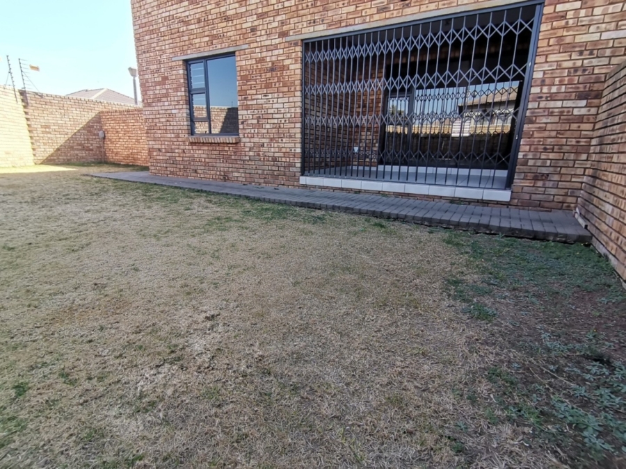To Let 3 Bedroom Property for Rent in New Market Park Gauteng