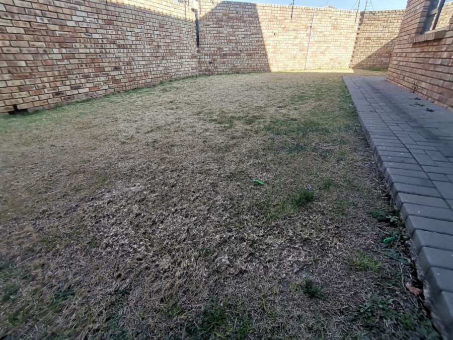 To Let 3 Bedroom Property for Rent in New Market Park Gauteng